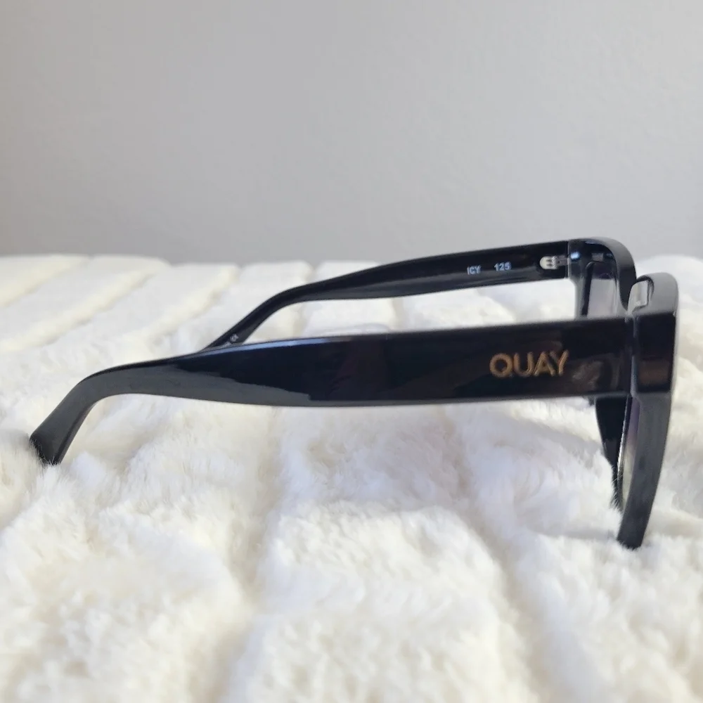 QUAY // ltd ed chrissy teigen retro-glam oversized round black smoke gold sunnie